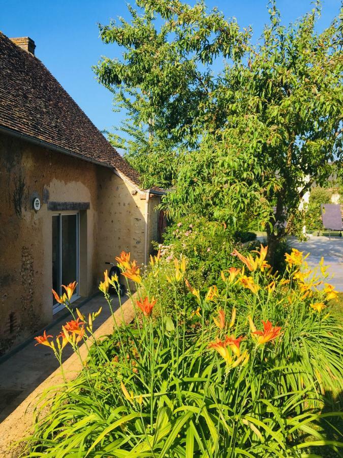 Les Couleurs Du Verger Beaumont-les-Autels Exterior photo